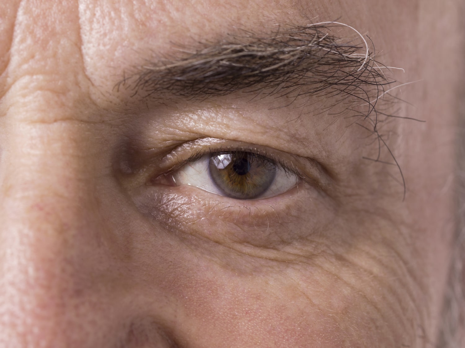 Старые глазки. Глаза пожилого мужчины. Морщины у глаз у мужчин.